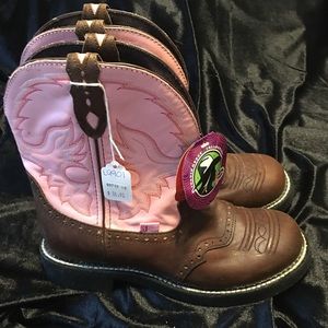 Justin Gypsy short cowboy boots